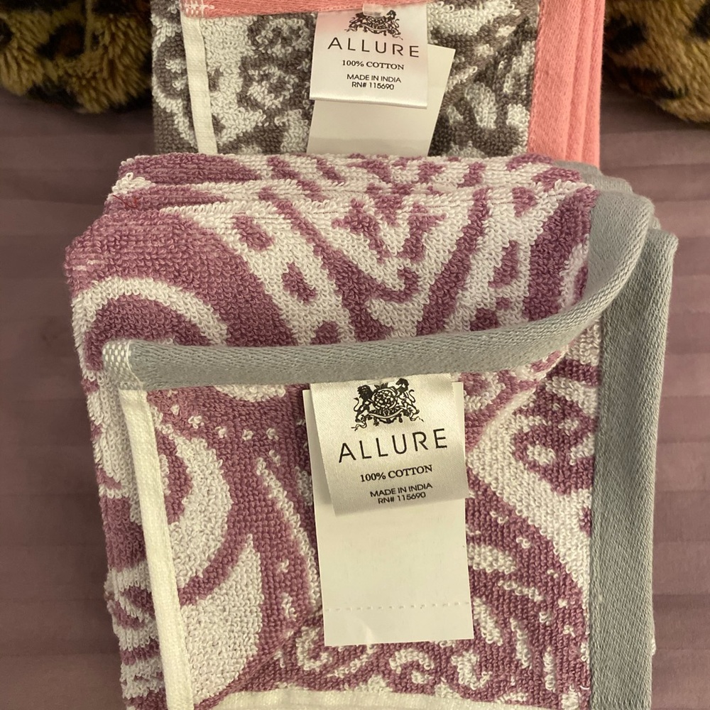 NOT FOR SALE! BODY 💯 % COTTON WASH CLOTH